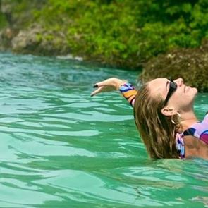 Адел на 33, най-накрая свободна