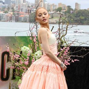 <em>Ариана</em> <em>Гранде</em> и Итън Слейтър дебютираха като двойка