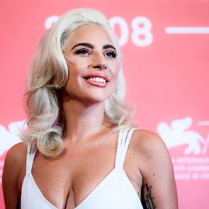 <em>Лейди</em> <em>Гага</em> представи своите грим продукти