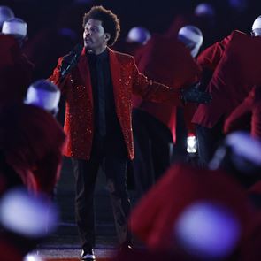 Майли Сайръс и The Weeknd взривиха сцената на Супербоул