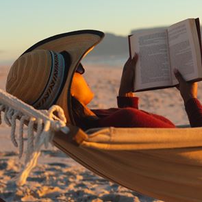 Книгите, които можем да вземем с нас на плажа