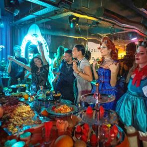 Партито на сезона. Не приличаше на никое друго