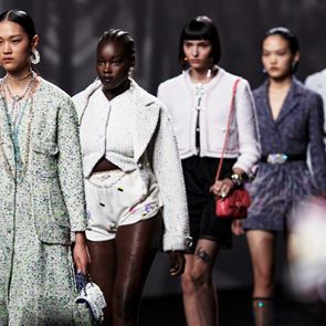 &lt;em>Виржини&lt;/em> &lt;em>Виар&lt;/em> ни показа привлекателността на Chanel