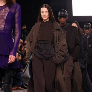 Спортно, секси, формално, иначе е Givenchy