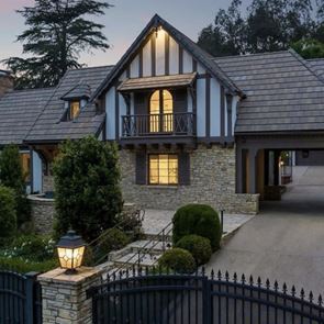 Вижте изумителното имение на Риана в Бевърли хилс