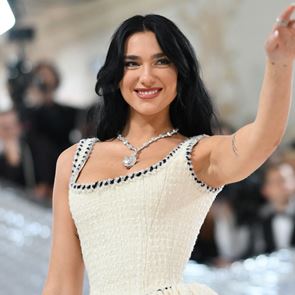 Диамантите на Дуа Липа струват повече от 10 милиона долара