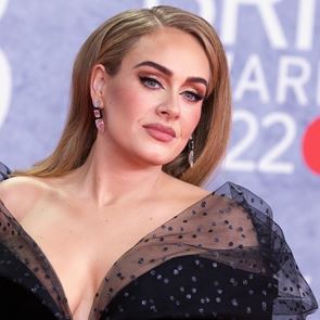 Адел обича &lt;em>Рич&lt;/em> &lt;em>Пол&lt;/em>, но обича и онлайн шопинга