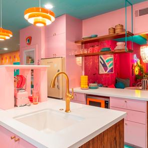 Как старата кухня може да се превърне в мечтата на <em>Барби</em>?