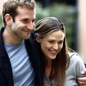 Какво (наистина!) се случва между &lt;em>Брадли&lt;/em> &lt;em>Купър&lt;/em> и Дженифър Гарнър?