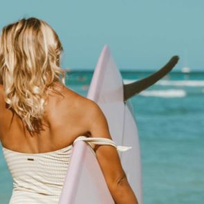 Трябва ли да нанасяме &lt;em>слънцезащита&lt;/em> на скалпа?