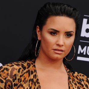 Деми Ловато е готова да говори за свръхдозата си, но продължава напред