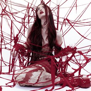 &lt;em>ALMA&lt;/em> взривява с авторско парче &quot;Voodoo Doll&quot;