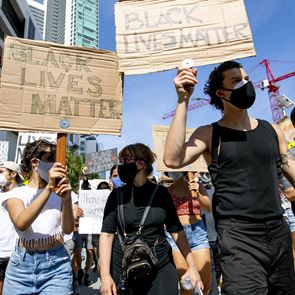 Джейми Фокс, Ариана Гранде, Бен Афлек: Звездите, които се включиха в протестите срещу расизма