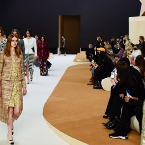 Chanel се върна в миналото, за да дефинира лятото