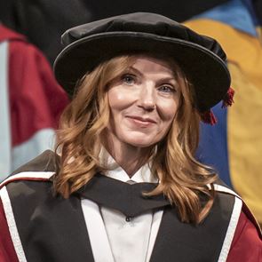 Гери Халиуел получи докторска степен от английски университет