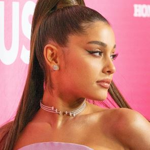 Новият албум на <em>Ариана</em> <em>Гранде</em> продължава да чупи рекорди