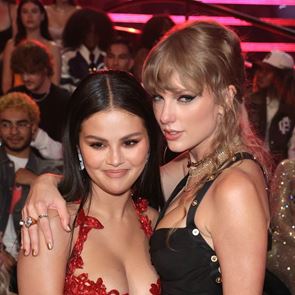 Тейлър Суифт изненада <em>Селена</em> <em>Гомес</em> с оригинален ръчно направен подарък