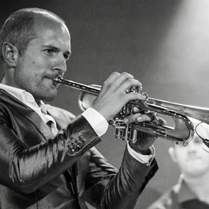 Боби Вълчев доказва, че музиката лекува