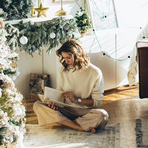 Коледните <em>книги</em>, които стоплят сърцето