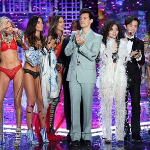 Хари Стайлс забрави Емили Ратайковски. Има афера с модел на Victoria's Secret
