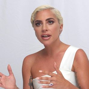 &lt;em>Лейди&lt;/em> &lt;em>Гага&lt;/em> ще финансира над 160 специализирани класни стаи в различни градове