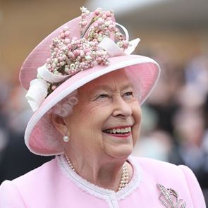 Кралицата и мачовците