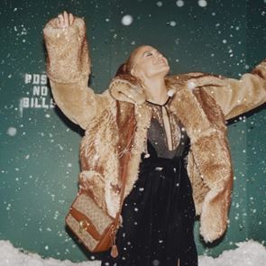 &lt;em>Дженифър&lt;/em> &lt;em>Лопес&lt;/em> посреща Коледа с Coach