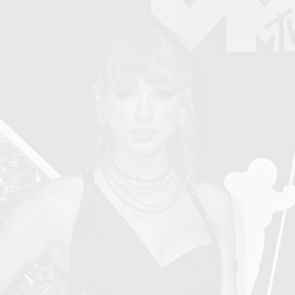 Тейлър Суифт и &lt;em>Шакира&lt;/em> триумфират на видео наградите на MTV