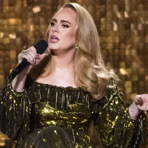 Адел се разплака заради развода си