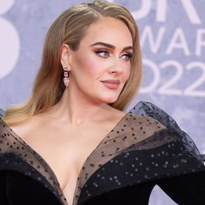 &lt;em>Адел&lt;/em> планира да създаде своя марка бельо