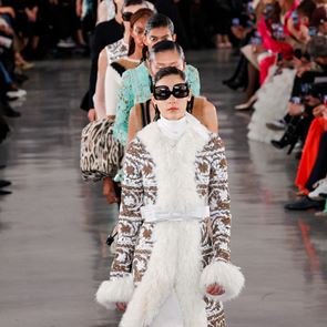 Жените на Париж водят Giambattista Valli в есен/зима 2022