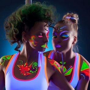 Неонов грим: звезди, от които си струва да вземем идеи