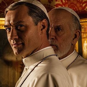 Джъд Лоу изпада в кома в новия трейлър на сериала „Младият Папа