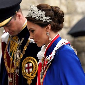 <em>Принц</em> Уилям и Кейт Мидълтън почетоха историята с появата си на коронацията