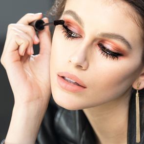 Трикът на &lt;em>Кая&lt;/em> &lt;em>Гербер&lt;/em> за поразителни очи