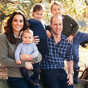 Кейт, Уилям и децата правят сладки за благотворителност