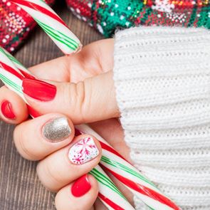 12 бързи идеи за очарователен празничен маникюр