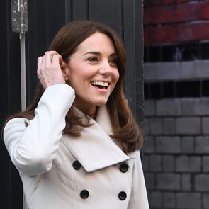 Какво носи в дамската си чанта &lt;em>Кейт&lt;/em> &lt;em>Мидълтън&lt;/em>?