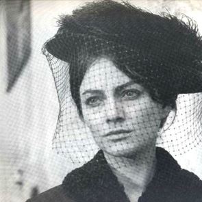 Поставят паметен знак на любимата пейка на Невена Коканова