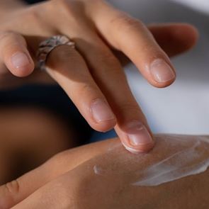 Знаете ли как да се грижите &lt;em>за&lt;/em> кожата на ръцете си?