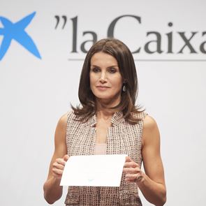 Кралицата с пластмасовите пантофки