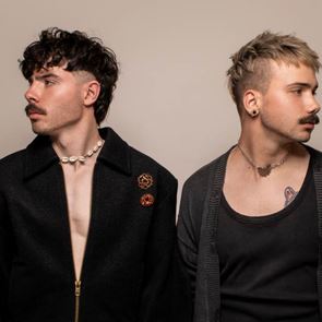 &lt;em>МОЛЕЦ&lt;/em> излизат на една сцена с Енрике Иглесиас