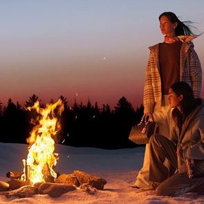 <em>Louis</em> <em>Vuitton</em> празнува светлината в коледната си кампания