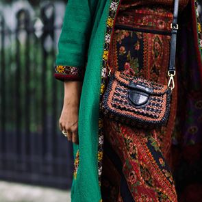 Кой каза, че не може да носим флорални принтове през зимата