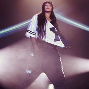 Риана пусна нова <em>Savage</em> <em>x</em> <em>Fenty</em> колекция точно преди Super Bowl