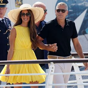 Амал &lt;em>Клуни&lt;/em> и безупречният стил, който показа във Венеция