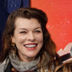 На 43 Мила Йовович ще става майка за трети път