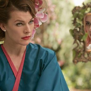 Ема Робъртс и Мила Йовович в трейлър на фентъзи