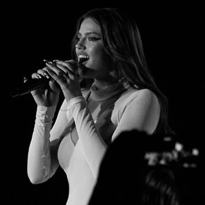 DARA просто е родена да прави шоу