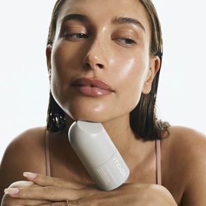 Вече обичаме козметичния бранд на Хейли <em>Бийбър</em>